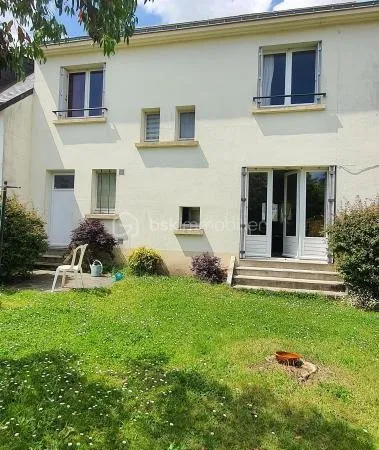 Maison spacieuse au coeur de la sérénité urbaine