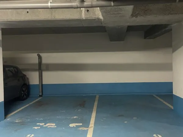 Loue parking - 12m²
