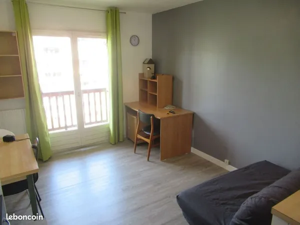 STUDIO meublé rénové 20 m² Secteur hôpital