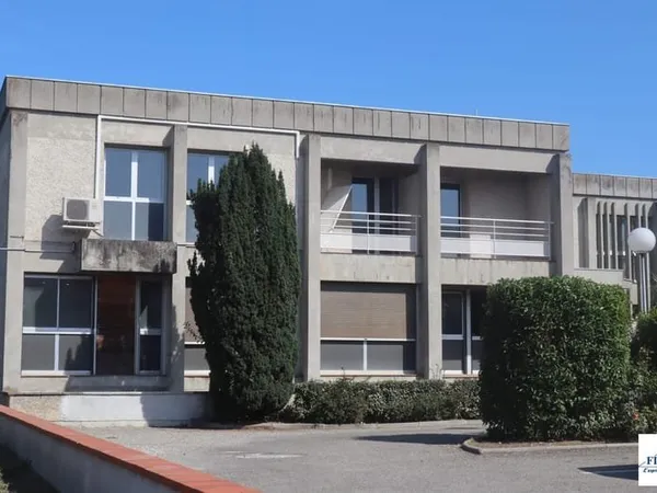 Local professionnel de 139m²