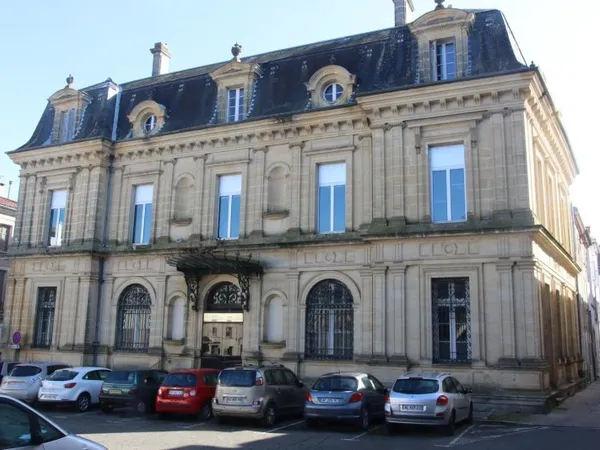 Villeneuve-Sur-Lot - Immeuble historique et classé au coeur de...