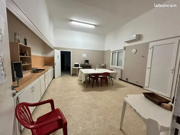 Bureaux 99 m² L ISLE SUR LA SORGUE