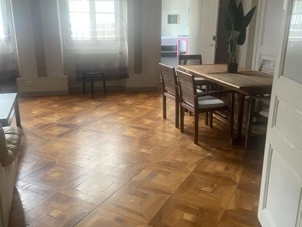 190 m2 , 5 grandes chambres /salon/cuisine. Grenoble hyper centre