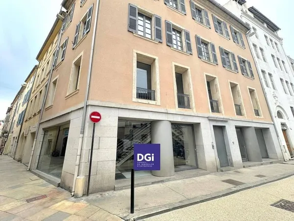 Local commercial 544 m²