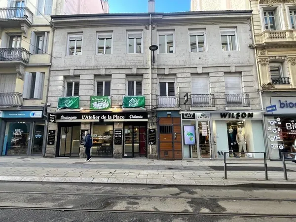 Bâtiment 700 m²