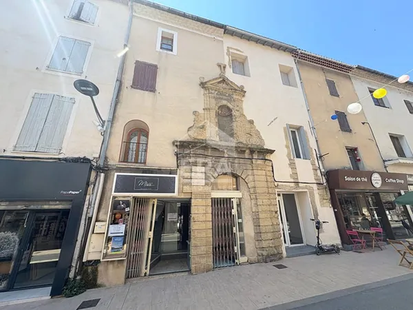 A LOUER 84120 PERTUIS CENTRE - LOCAL COMMERCIAL D'ENVIRON 47M2 DONT 8M2 DE RESERVE