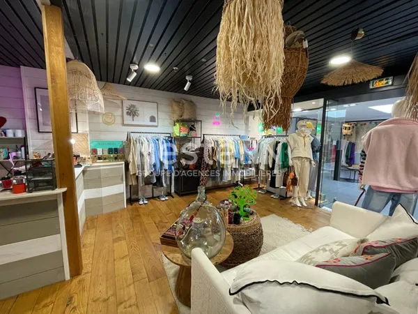 A VENDRE Cession de bail - Boutique en Centre Ville d'Auray - 70 m2