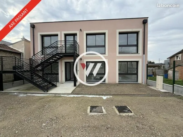 Local bureaux 200 m²