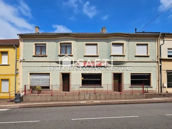 Immeuble "Café avec LICENCE IV et 5 appartements "