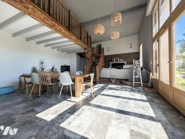 Maison 9 pièces 234 m²