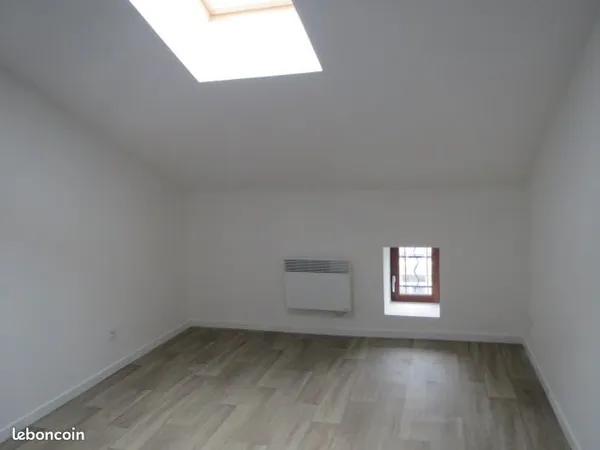 F2 Ebreuil centre 2 ème étage