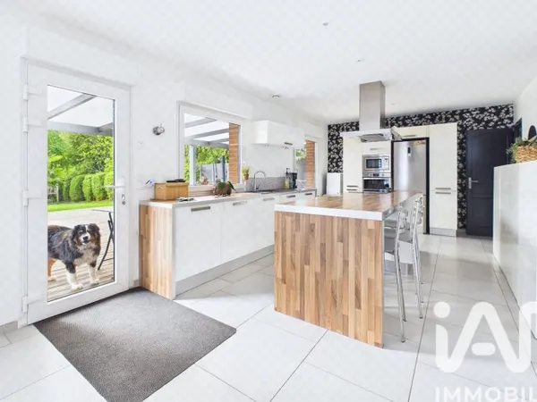 Maison 8 pièces 312 m²