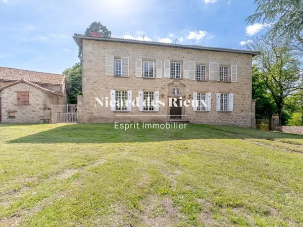 Maison 11 pièces 465 m²
