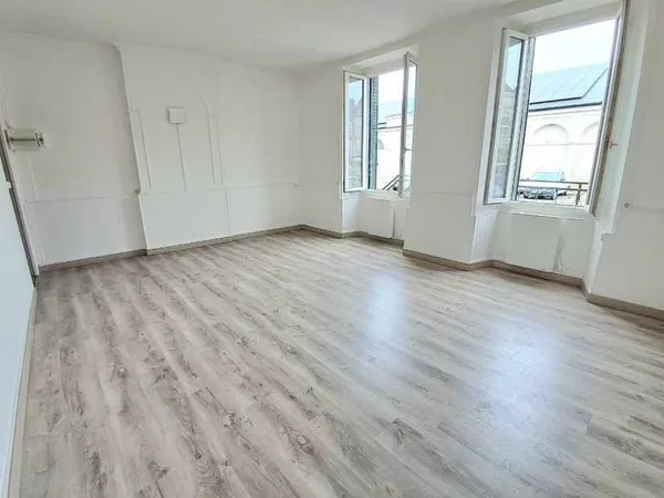 À louer - Appartement en rez-de-chaussée à Brienon-sur-Armançon