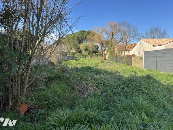 Terrain 796 m²