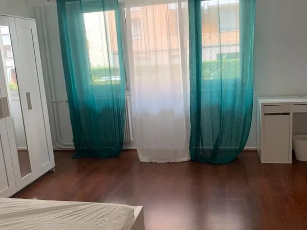 Chambre meublée