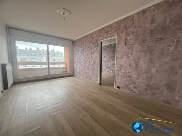 SAINT-ETIENNE MONTREYNAUD BEL APPARTEMENT T4 DE 81M2 AVEC BA