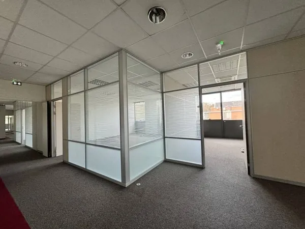Bureaux 806 m²