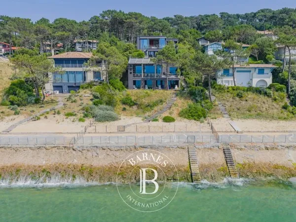VILLAS CONTEMPORAINES \"BLACK SWAN\" EN PREMIÈRE LIGNE AVEC VUE BASSIN ET ACCÈS DIRECT À LA PLAGE, A