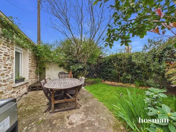 Maison en pierres de plain-pied - 2 chambres avec jardin et garage - A 5 minutes du tramway sur Boug