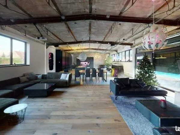 Maison 6 pièces 383 m²