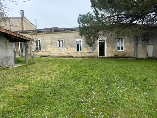 ENSEMBLE IMMOBILIER 3 LOGEMENTS ET DÉPENDANCES SUR 1290 M2 DE TERRAIN