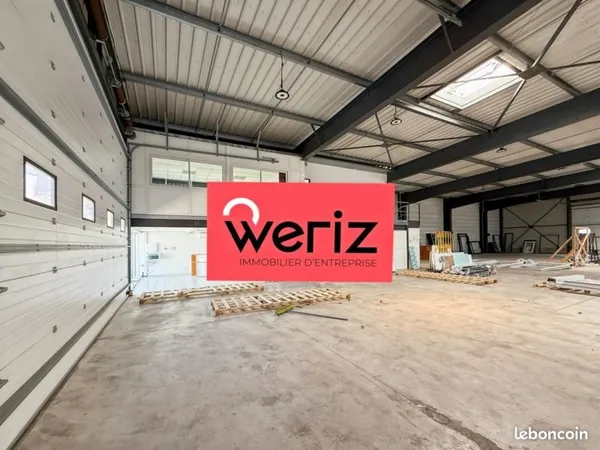 Local industriel 1 127 m²