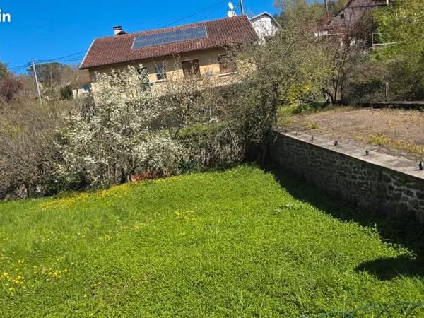 Maison d'artisan en pierre F4 avec terrain de 1500 m2