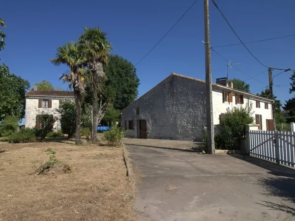Ensemble immobilier 3 maisons + dépendances