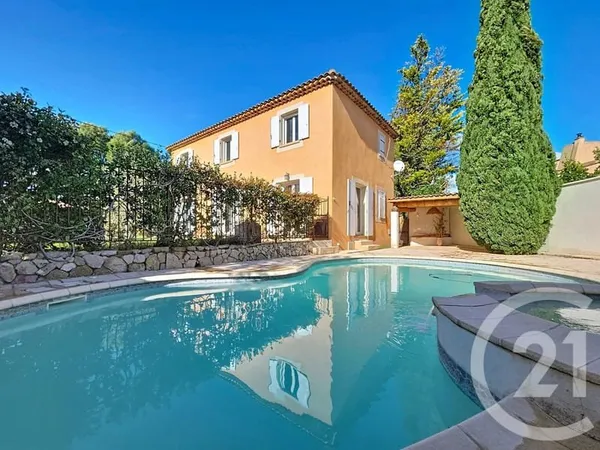 Maison 8 pièces 211 m²