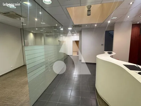 Local commercial 260 m²