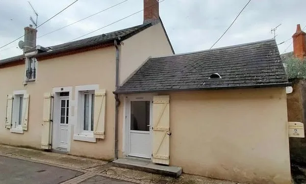 SOUS COMPROMIS !!!Maison de bourg de 75 m2, 3 pièces, courette, grange et jardin non attenants