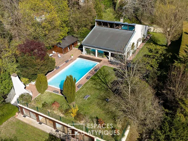 Maison d'architecte aux multiples facettes avec vue dégagée, pi