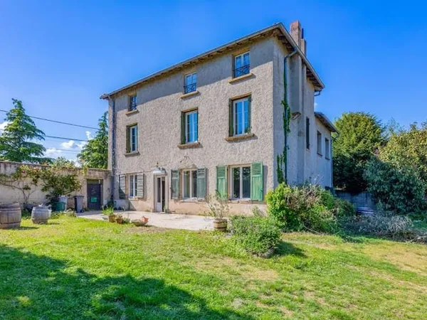 Maison 10 pièces 280 m²