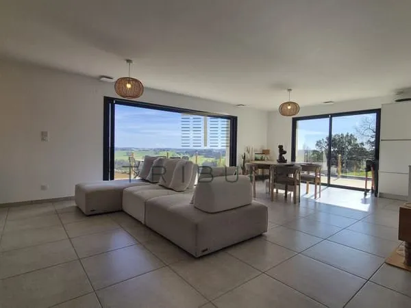 Maison neuve 160m2, une piscine, un garage et un jardin de 1