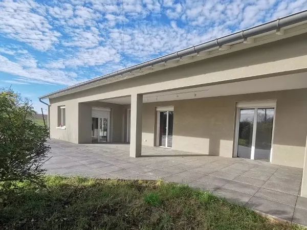 Villa T6 180m² avec jardin, garage et piscine