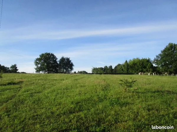 Terrain 2 022 m² Montpon Menesterol