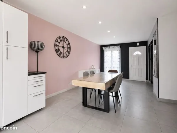 Maison familiale avec terrasse & piscine