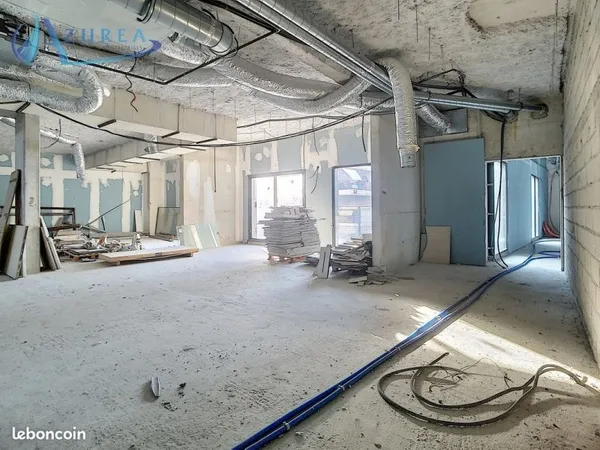 LOCAL COMMERCIAL 212 m² CAGNES SUR MER