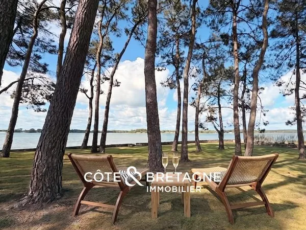 MAISON EN PIERRE AVEC VUE À LOCOAL-MENDON DANS LE MORBIHAN |