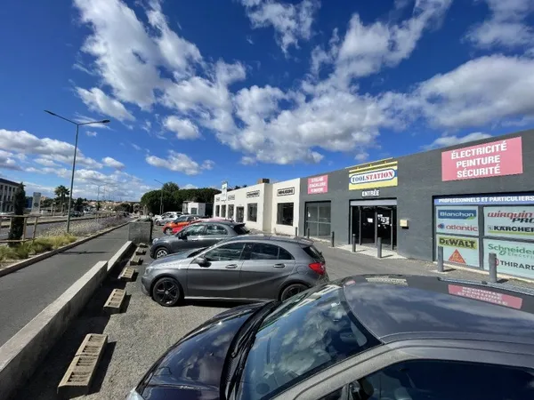 Local commercial 2 pièces 340 m²