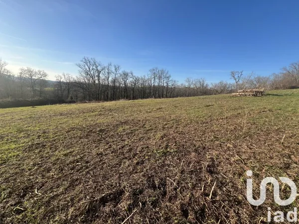 Terrain 2038 m²