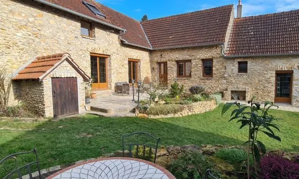 MAISON PIERRES APPARENTES ENTIEREMENT RENOVEE