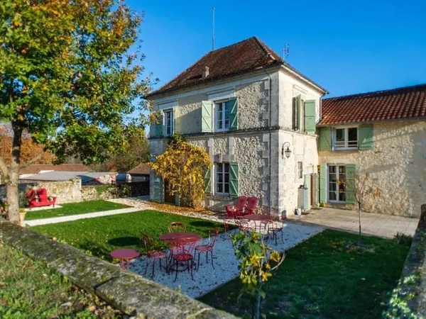 Prestigieux domaine équestre situé sur 41 hectares avec un lac