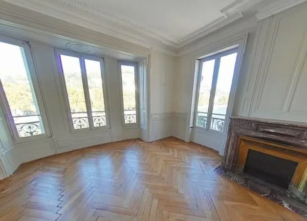 APPARTEMENT 6 PIECES // LYON 2 - QUAI JOFFRE