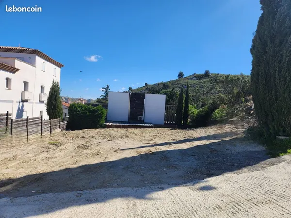 Terrain viabilisé 325 m² Le Rove- au pied de la colline