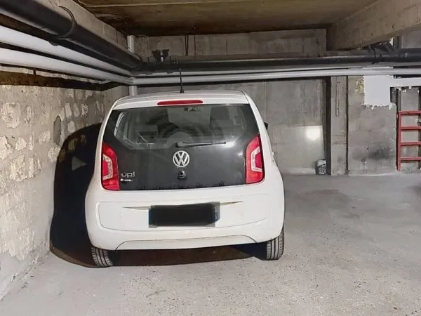 Parking 12 m²