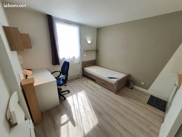 Meublé 19m² (étudiant ou jeune en formation uniquement) à Bussy St Georges