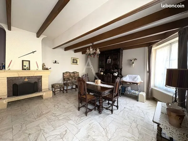 Maison 8 pièces 203 m²