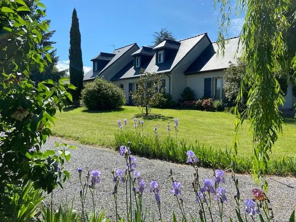 Proche de Bléré, grande maison sur parc de 3 776m² constructibles
